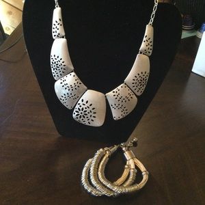 Silver tone necklace & bracelet